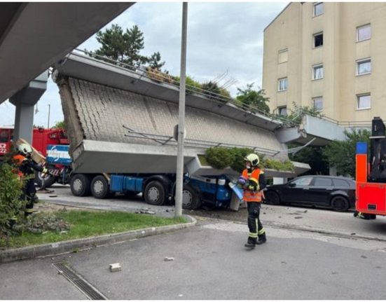 Doua persoane ranite grav dupa prabusirea unui pod in Austria