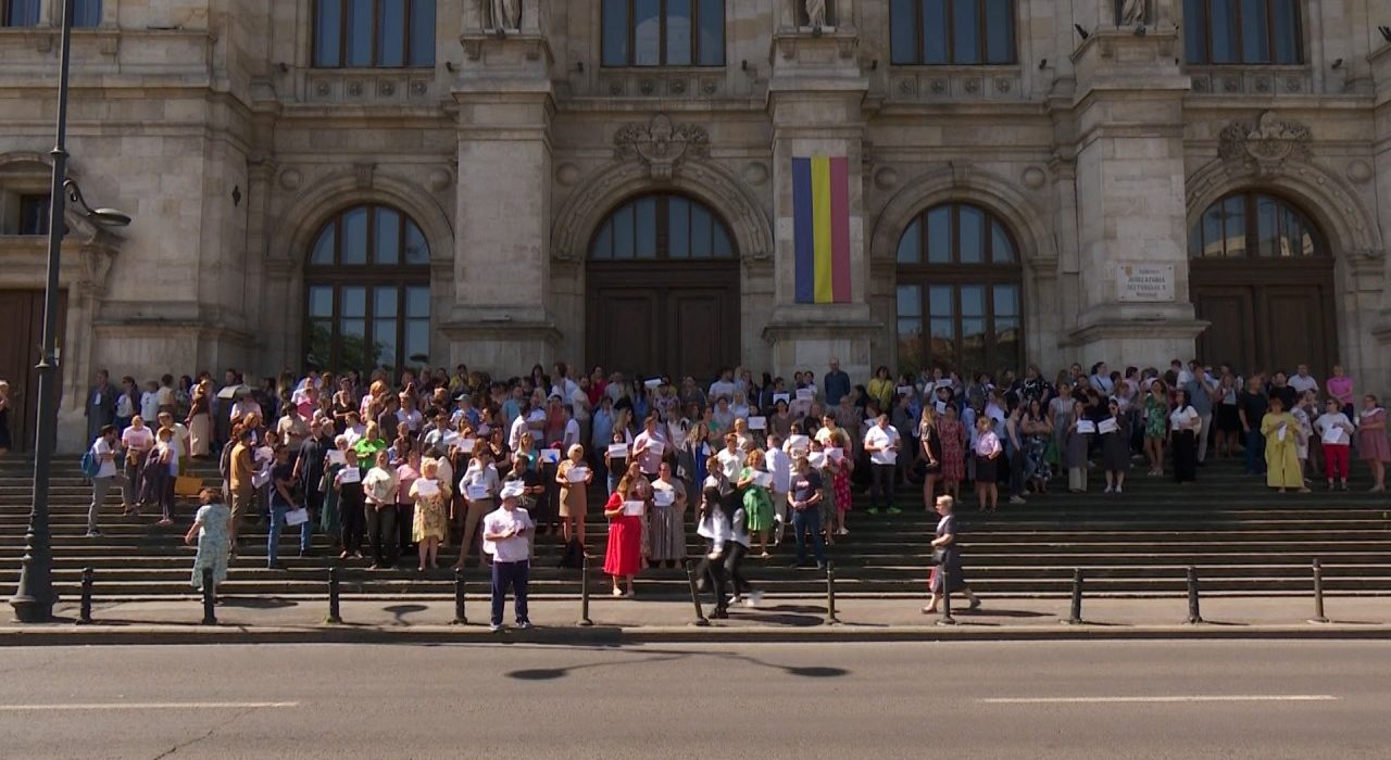Dupa cresterea taxelor urmeaza concedierile la stat