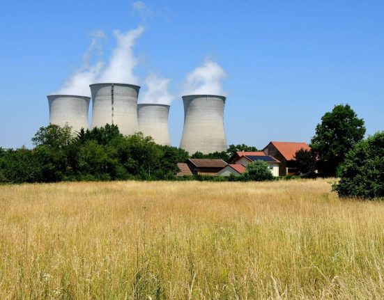 Franta si Elvetia inchid centrale nucleare din canicula