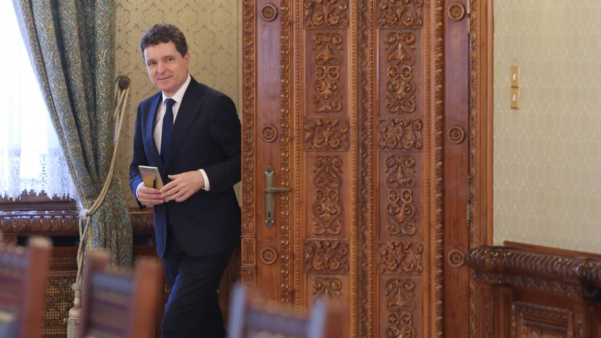 Nicusor Dan va numi director la SRI curand