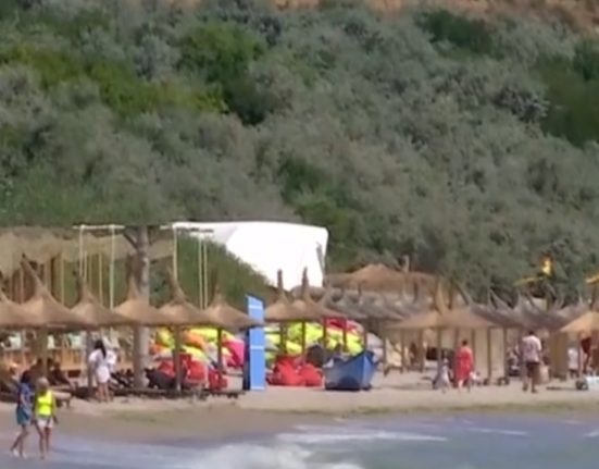 Plaja Tuzla printre cele mai cautate Preturi sezlonguri si bauturi