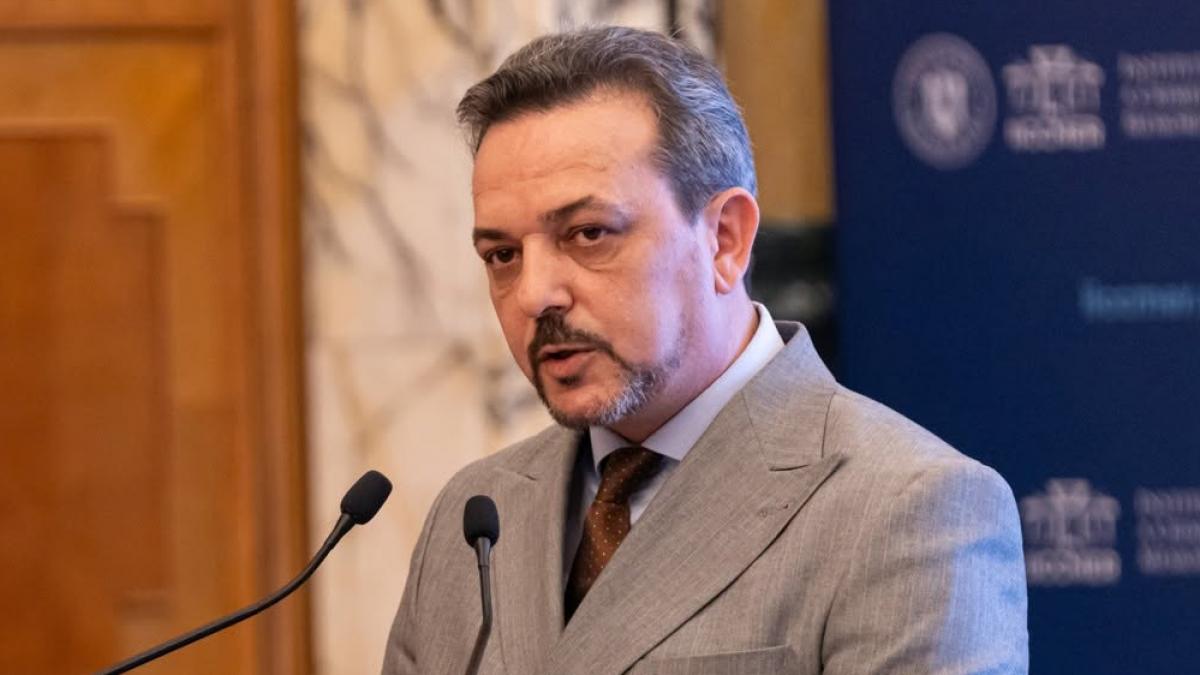 Presedintele IICCMER cere o lege pentru interzicerea simbolurilor comuniste