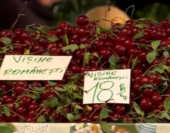 Preturi mari la fructele romanesti zmeura si capsuni