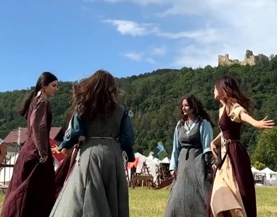 Satul medieval ce a cucerit Targu Neamt Istoria revine la poalele Cetatii