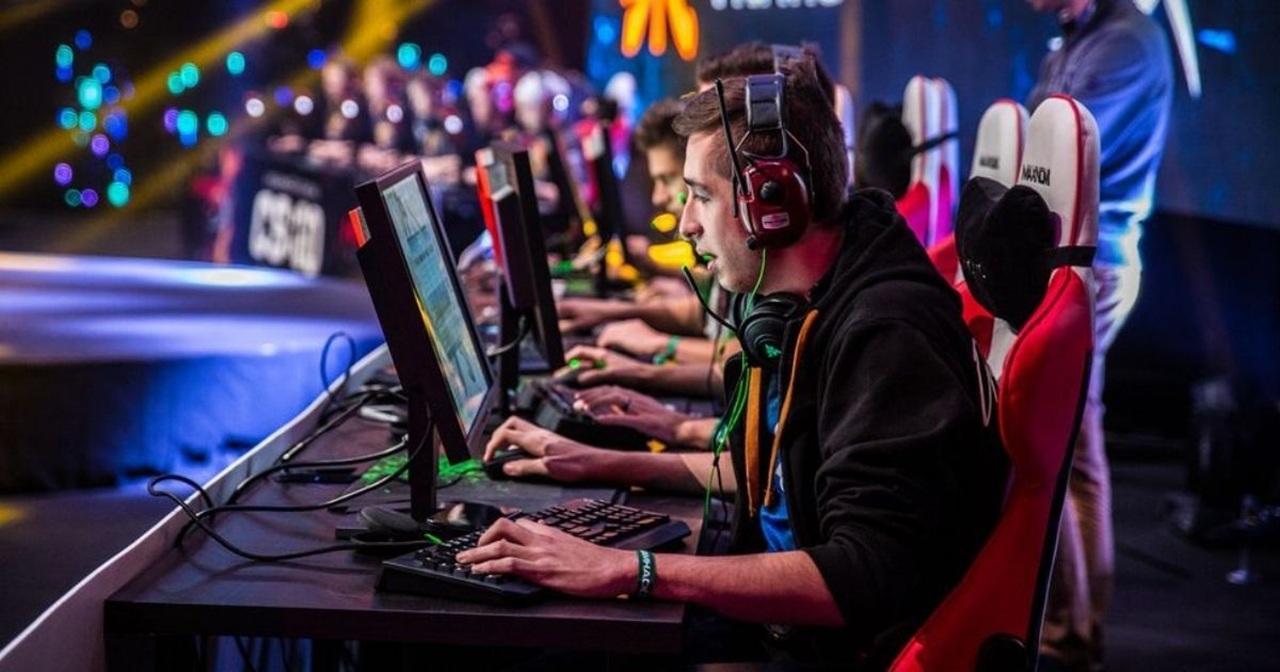 Tot mai multi tineri viseaza la cariere in eSports
