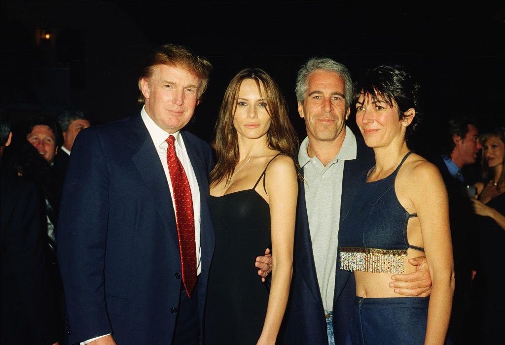 americanii cred ca trump ascunde informatii despre clientii lui epstein