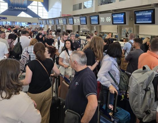 Aglomeraie pe Otopeni zbor n ntrziere de 3 ore