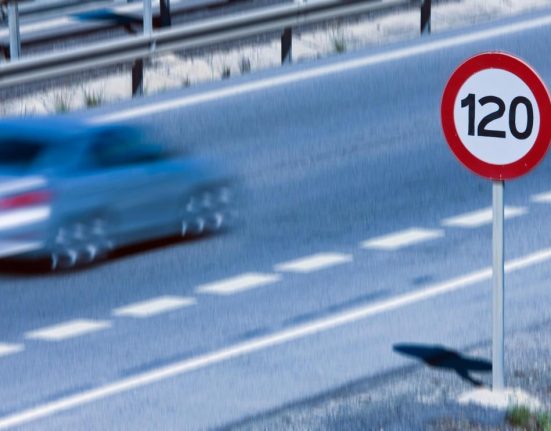 Amenda unui sofer pentru viteza de 321 km h