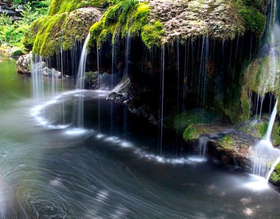 Cascada Bigar si Tunelul Iubirii locuri uitate de lume