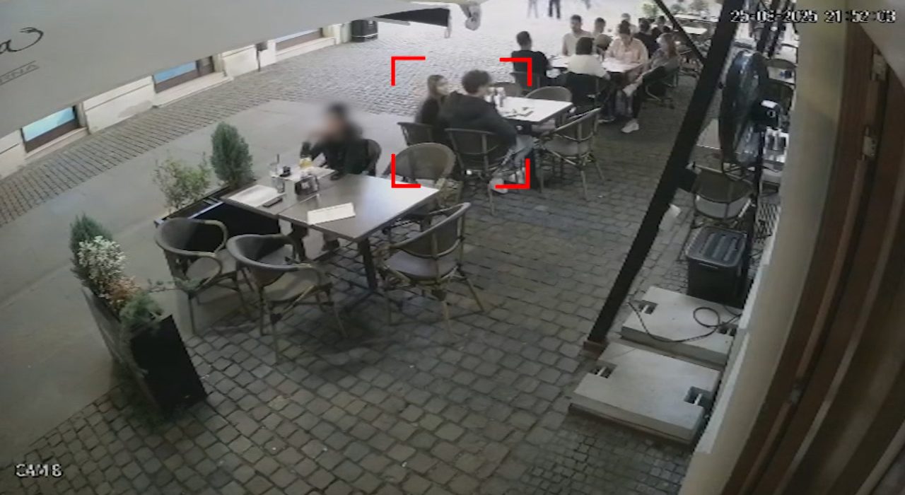 Doi tineri fug dupa ce mananca fara plata