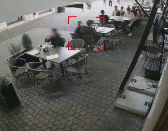 Doi tineri fug dupa ce mananca fara plata