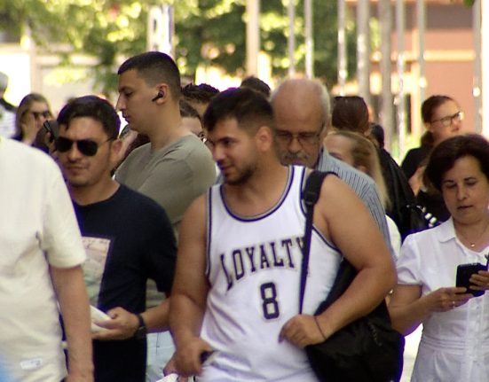 Guvernul anunta economii de miliarde dupa concedieri