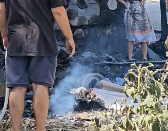 Incendiu in Mamaia Nord rulota arsa flacari la bloc