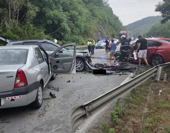 O mama si fiul ei de 8 ani adusi la spitale