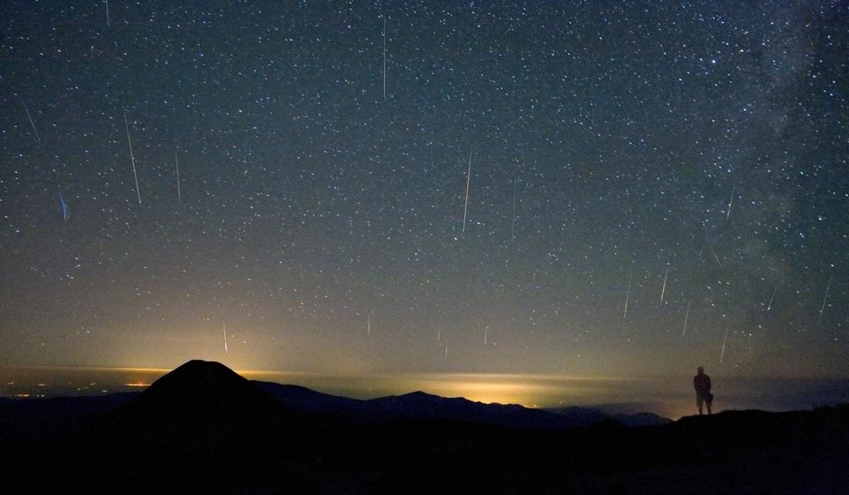 Perseidele 2025 cand vezi 100 meteori stralucind