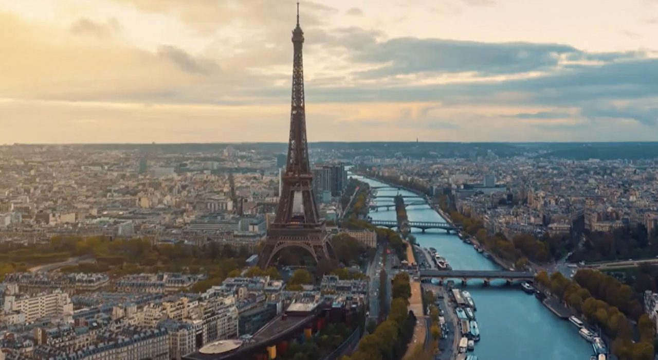 Saritura de pe Turnul Eiffel final la politie