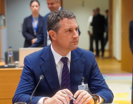 Vicepremierul Tanczos Barna Reforma pensiilor magistratilor este obligatorie in pachetul 2