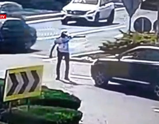 Afacerist din Arad tareste un polist cu masina