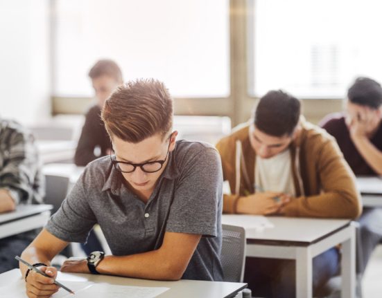 Anuntul ministrului Educatiei despre bursele reduse