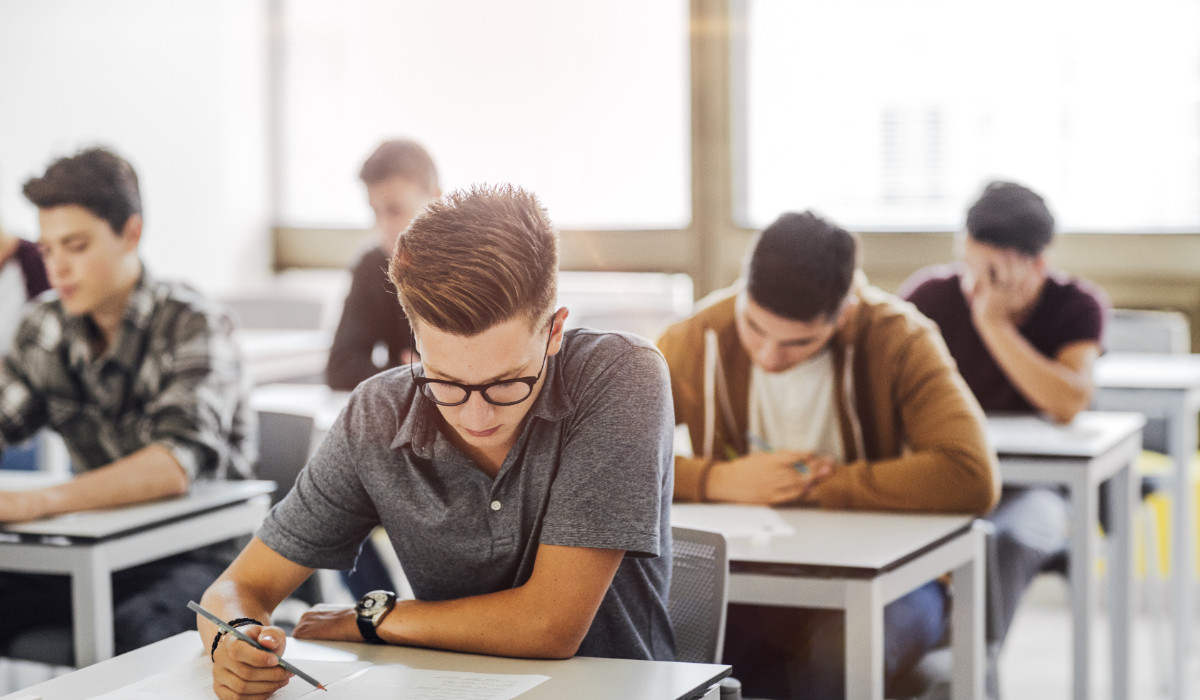 Anuntul ministrului Educatiei despre bursele reduse