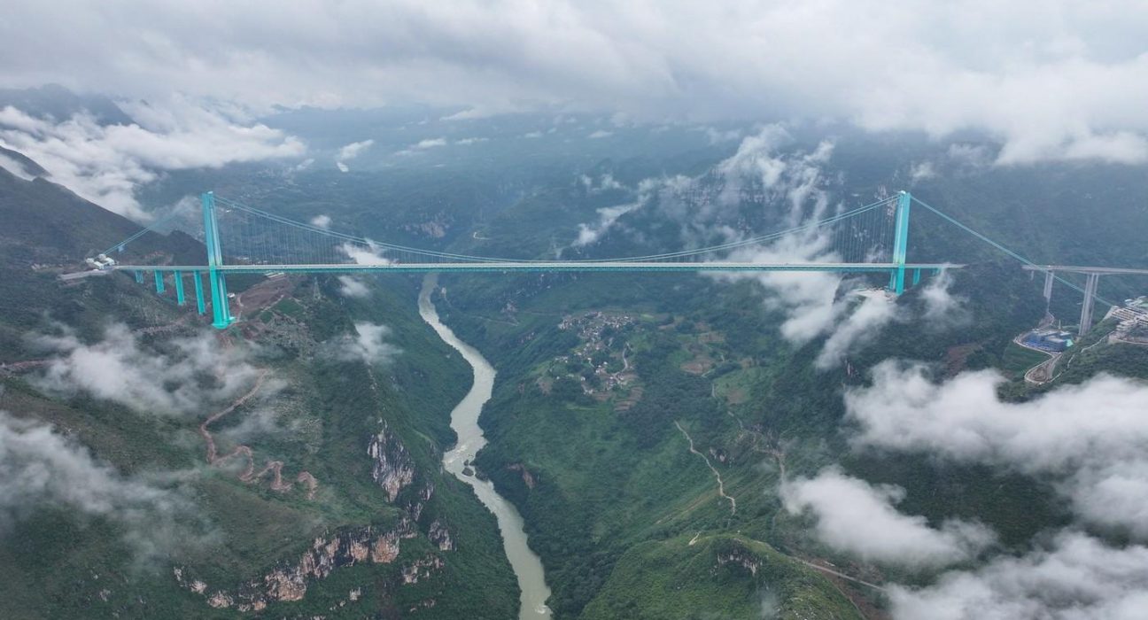 China a deschis circulatia pe cel mai inalt pod