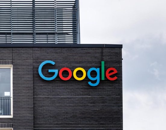 Google amendat cu aproape 3 miliarde euro de CE