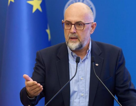 Kelemen Hunor afirma ca deficitul ramane peste 8