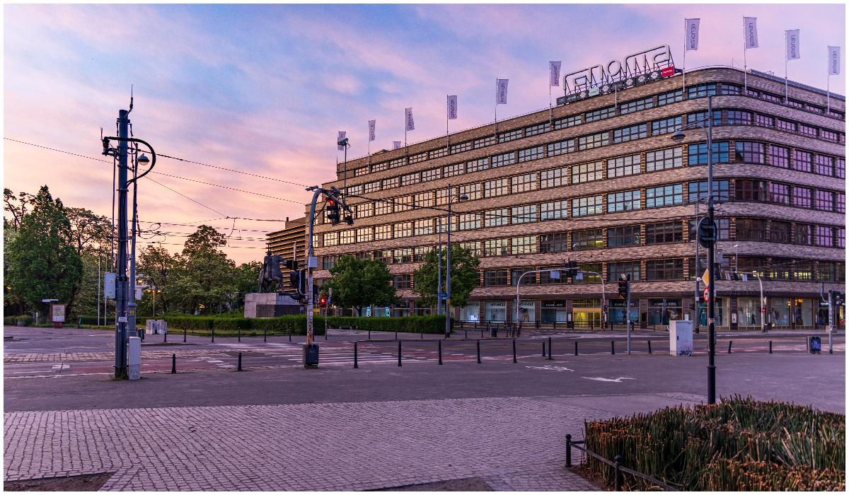 Roman batut si impuscat intr un mall din Polonia