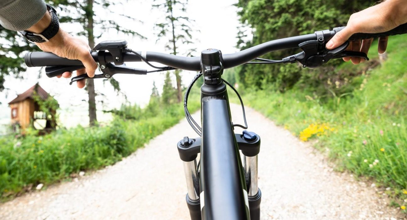Tanar din Iasi mort in timp ce mergea cu bicicleta electrica