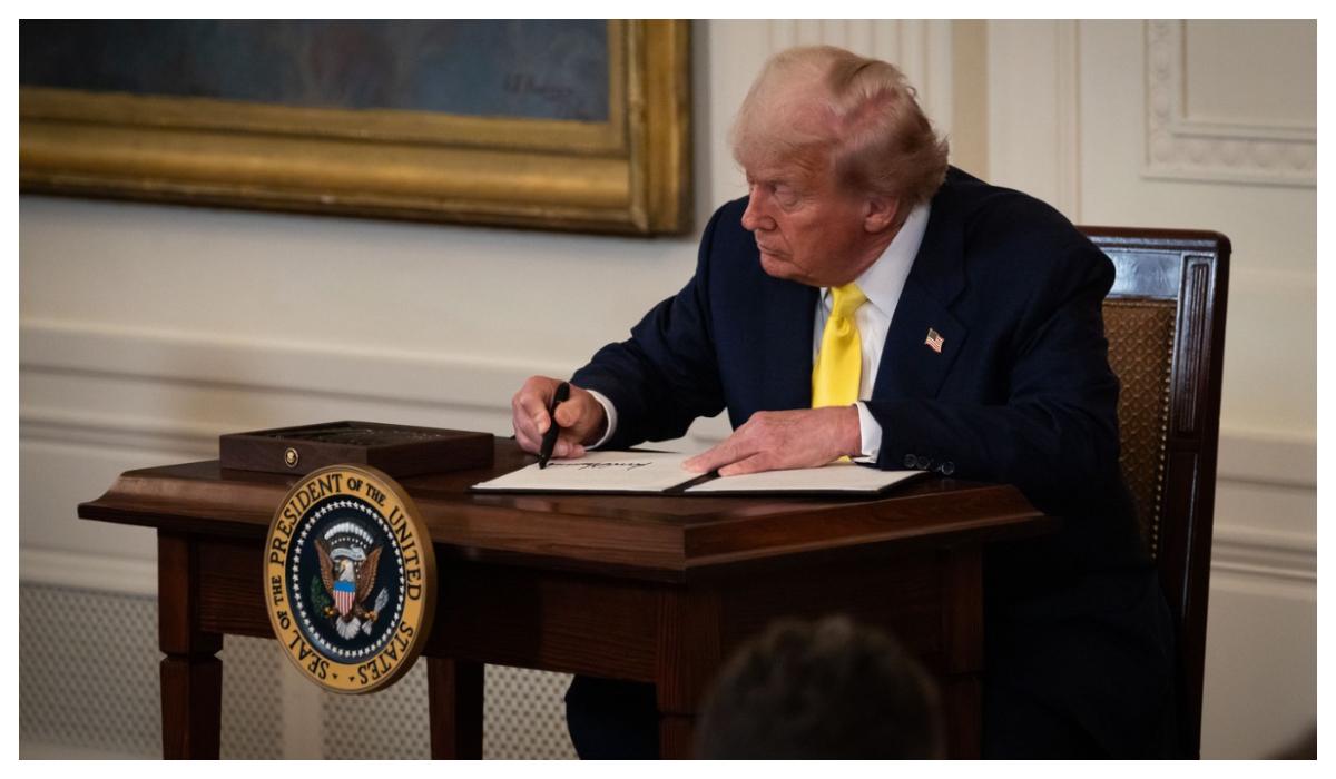 Trump schimba numele Pentagonului in Departamentul de Razboi