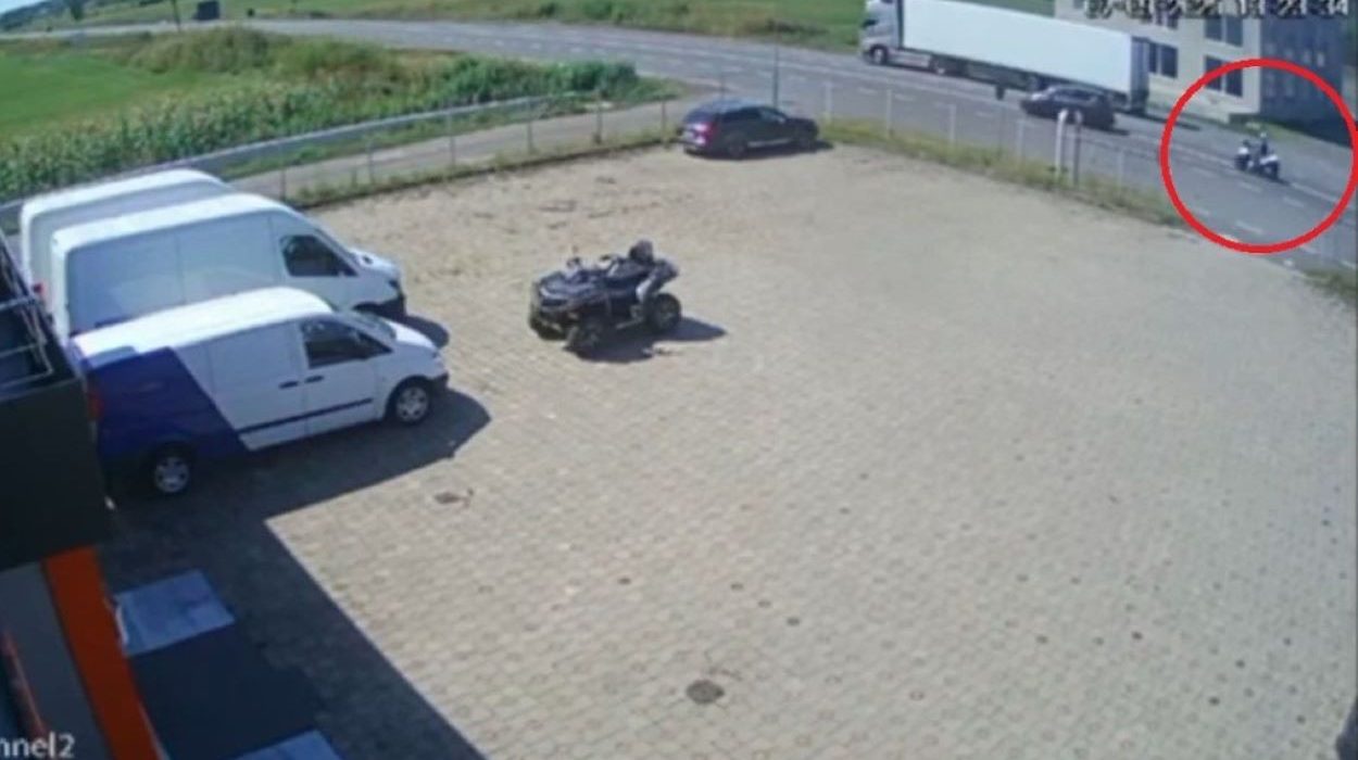 motociclist prins intrand cu viteza intr o masina in mures