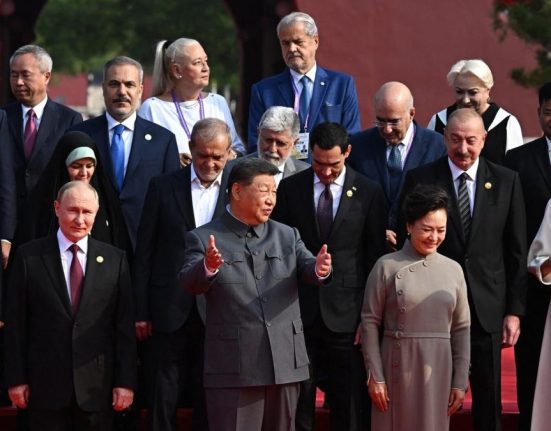 scandal dup fotografia cu putin i kim ale lui nstase i dncila reacia mae
