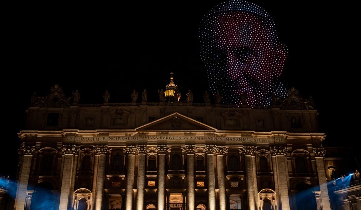 spectacole la vatican 3500 de drone au creat portretul papei