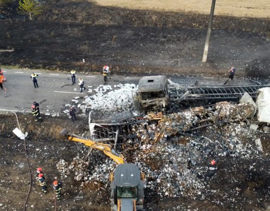 Accident grav cu doua TIR uri si o masina in Mehedinti