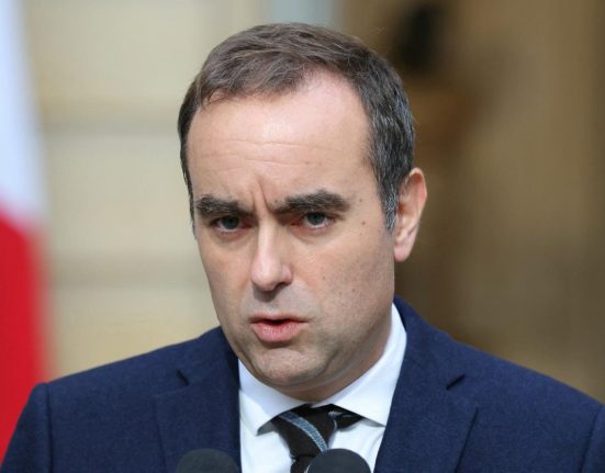 Criza in Franta Premierul Lecornu demisioneaza rapid