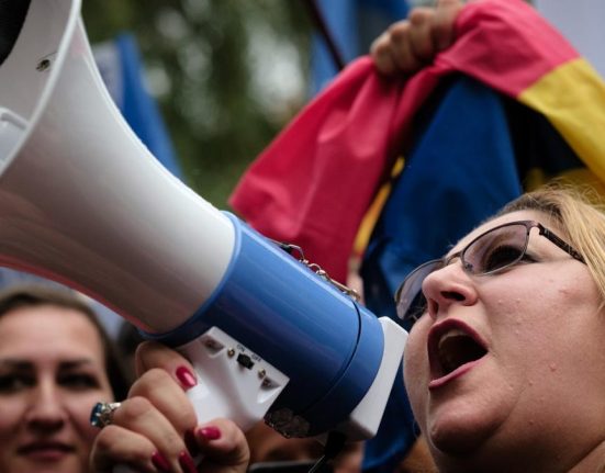 Diana Sosoaca inculpata pentru 11 infractiunii inclusiv propaganda legionara Sefa SOS Romania intra in dictatura