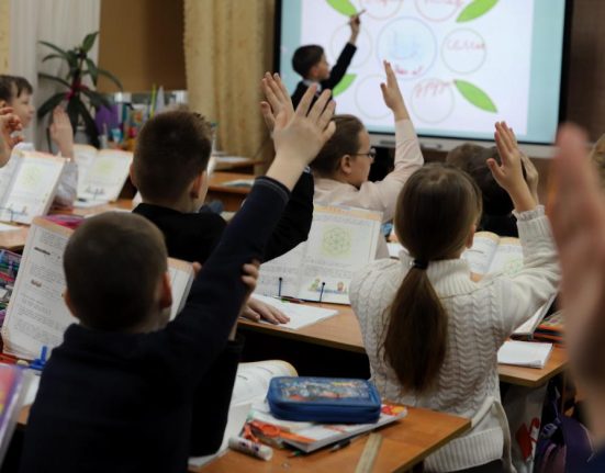 Eurostat Romania printre tarile UE cu multi elevi pe profesor