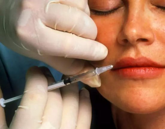 Femeie retinuta ca s a dat drept medic estetician