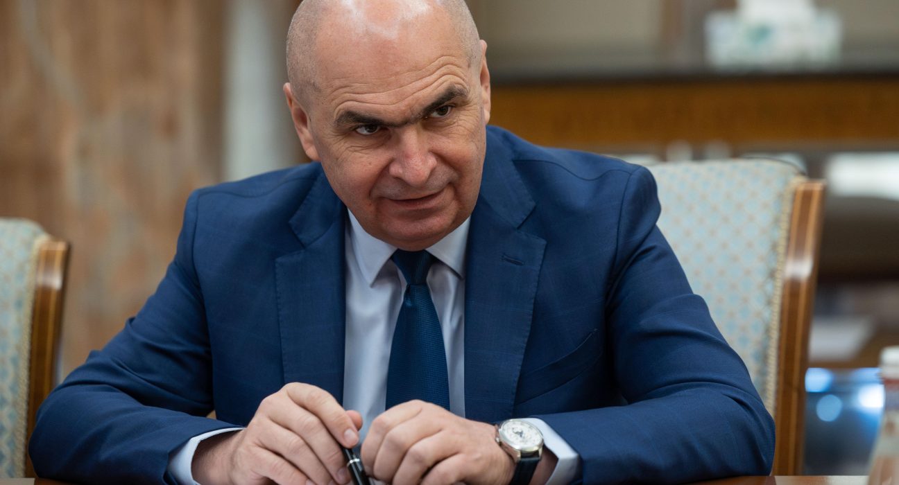 Pachetul 3 de austeritate Concedieri si taierei in primarii