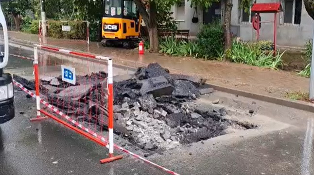 Pericol de explozie pe o strada din Reia
